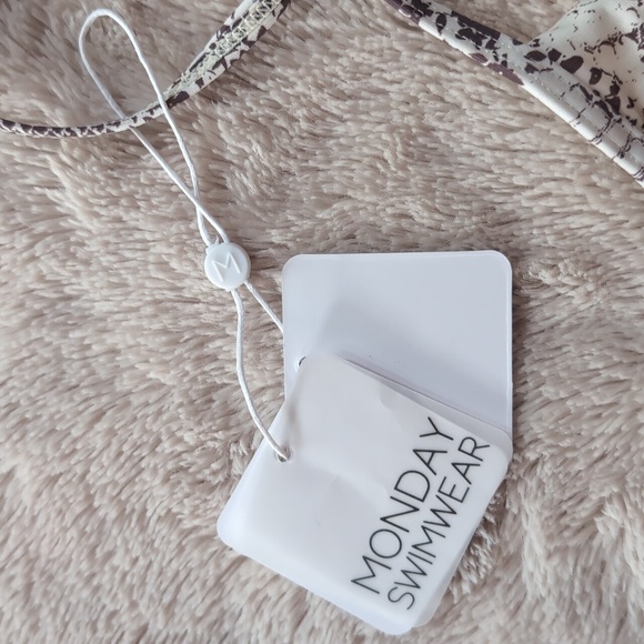 BNWT Monday Swinwear Maui Bikini Top New Snake - Picture 6 of 9